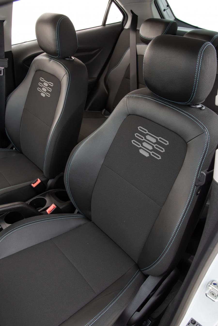 Интерьер Chevrolet Prisma Joy Plus Black 2019 года  (фото 5 из 7)